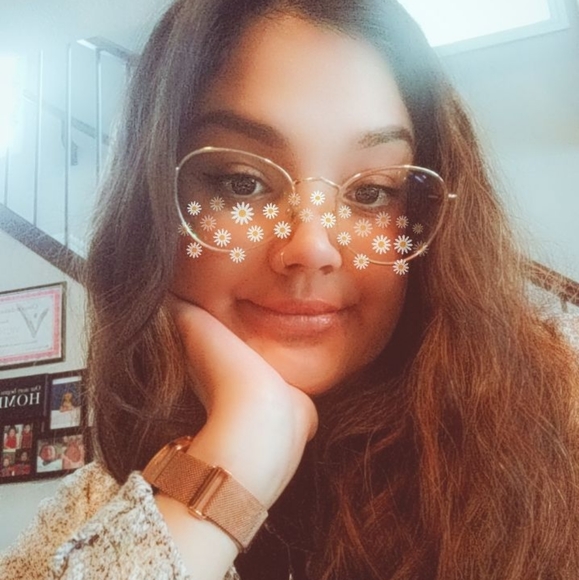 Meet your Posher, Shaina - Picture 2 of 3